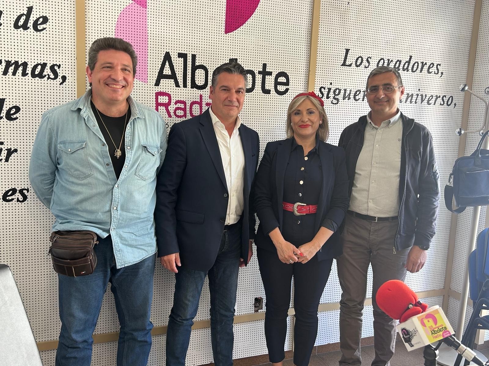 Entrevista en los estudios de Radio Albolote en su programa «Buenos Días Albolote»