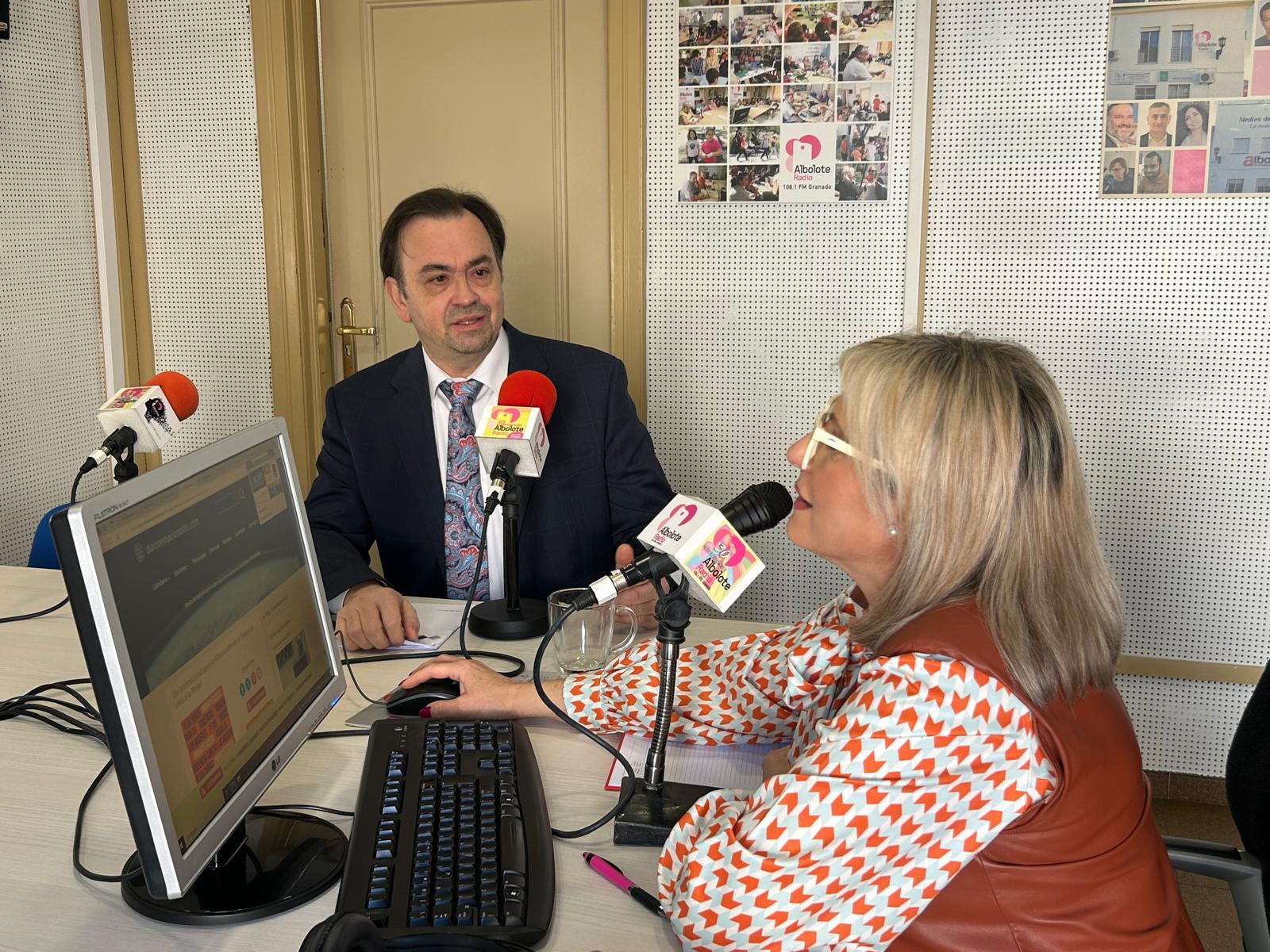 Entrevista en los estudios de Radio Albolote en su programa «Buenos días Albolote»